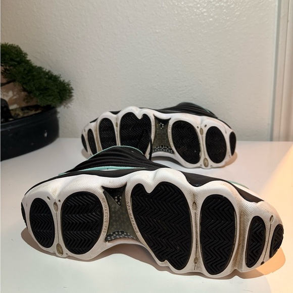 Nike jordan Black and White Sneakers with Green Accents - Picture 5 of 8